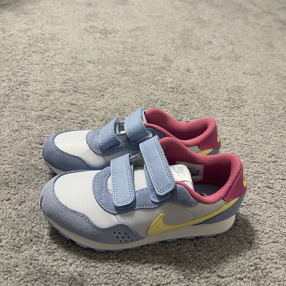 NIKE MD VALIANT